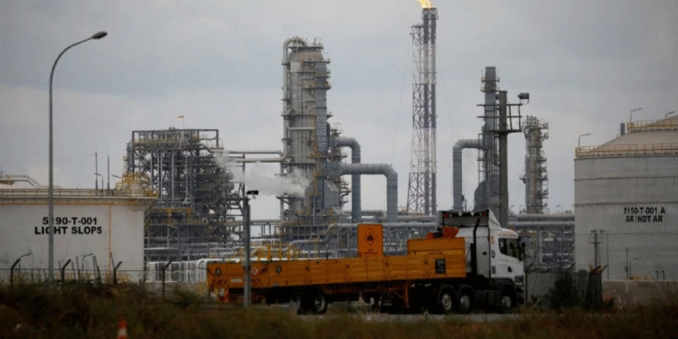 La Agencia Internacional de Energía liberará al mercado 400 millones de barriles de petróleo de sus reservas