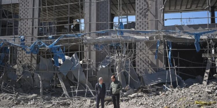 Israel ataca edificio en Irán donde se prevé la elección del sucesor del ayatolá Jamenei