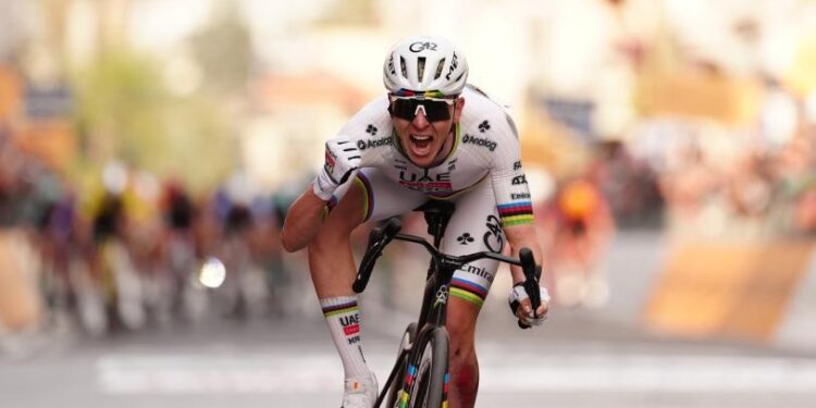 Isaac del Toro abre la puerta al Olimpo: Tadej Pogacar conquista su primera Milán-San Remo