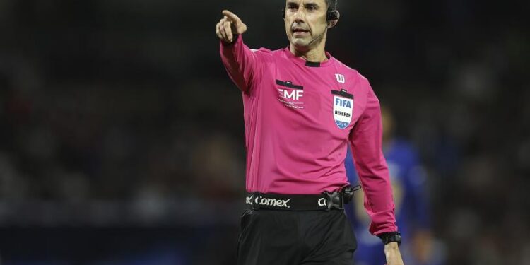 FIFA confirma a César Ramos y Katia García como árbitros para el Mundial 2026