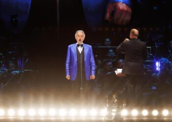 Noche histórica en el Zócalo: Andrea Bocelli fusiona ópera y cumbia con Los Ángeles Azules