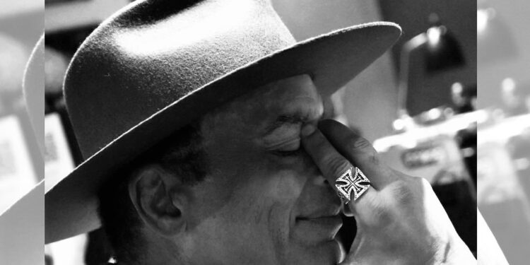 Jon Secada regresa a la Ciudad de México con una noche de elegancia, nostalgia y grandes clásicos