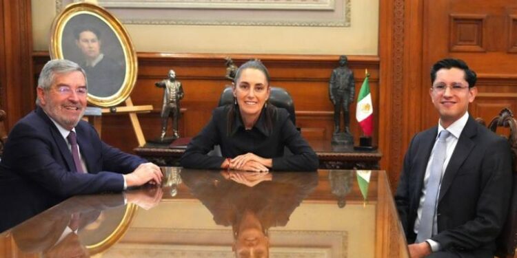 Sheinbaum confirma salida de De la Fuente de la SRE; Roberto Velasco queda al frente