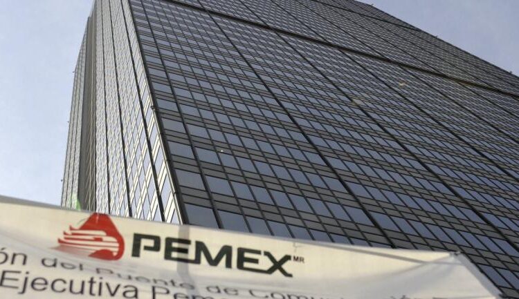 Pemex denuncia a empleada por presunto enriquecimiento tras lujosa fiesta de su hija
