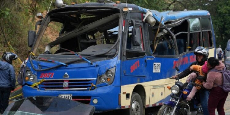 Se eleva a 19 el número de muertos por ataque con explosivos en Colombia