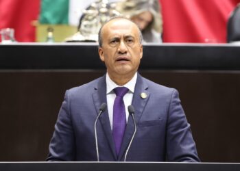 Busca iniciativa moderar el uso de dispositivos móviles en planteles de educación básica y media superior