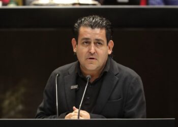 Impulsan reformas para regular la zona de parada de las motocicletas e impedir que usen ciclovías, aceras y zonas peatonales
