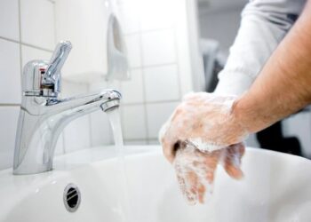 Higiene de manos reduciría hasta 80% infecciones hospitalarias: OMS
