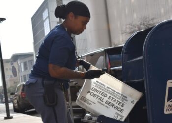 Los cárteles utilizan el servicio postal y de paquetería como principal método para distribuir drogas en EU, revela gobierno de Trump