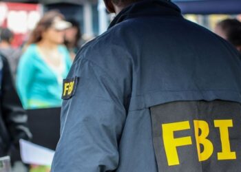Director del FBI destaca el desmantelamiento de red de narcotráfico en Kansas ligada a cártel mexicano