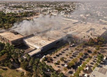 Ascienden a seis los muertos por el incendio en el centro comercial Las Palmas, en Sinaloa