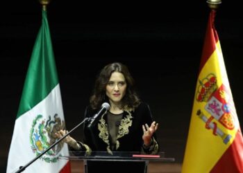 Díaz Ayuso acusa a Sheinbaum de “clima de boicot» en visita por México y suspende el resto de su gira