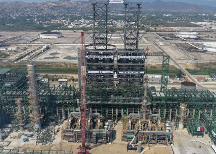 Pemex confirma fallecimiento de uno de los seis trabajadores lesionados por la explosión en refinería de Salina Cruz