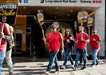 Estalla huelga ferroviaria en Nueva York; Trump culpa a la gobernadora del estado