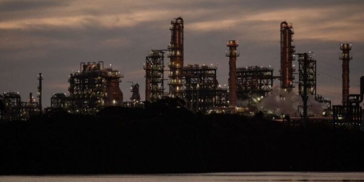 Reportan nuevo incendio en la refinería Dos Bocas a días de la llegada del nuevo director de Pemex