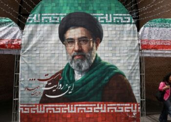 Mojtaba Jamenei, líder supremo de Irán, prohíbe enviar su uranio al extranjero, reporta Reuters