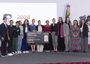 Presidenta Claudia Sheinbaum presenta a las cuatro ganadoras del concurso Representa a México en la Inauguración del Mundial