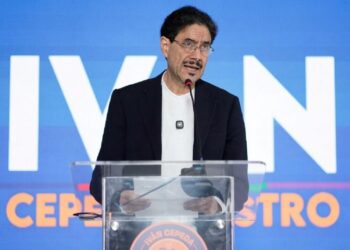 Iván Cepeda reconoce su derrota y el triunfo de la derecha con Abelardo de la Espriella en Colombia