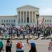 Limitar la ciudadanía de EU a personas nacidas de padres migrantes es ilegal, determina la Corte Suprema