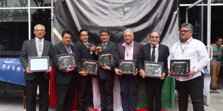 Más de 80 periodistas de 18 estados reciben el Pergamino a la Libertad de Expresión en su Novena Edición