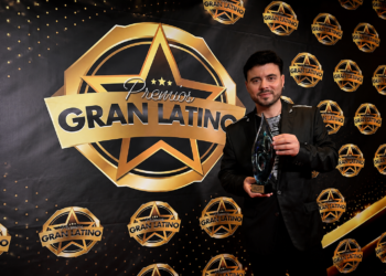 El astro portugués Eddie triunfa en Nueva York en los Premios Gran Latino