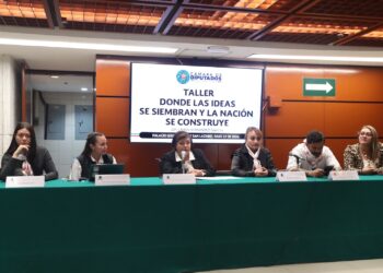 Inaugura Laura Hernández el taller “Donde las ideas se siembran y la nación se construye