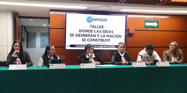 Inaugura Laura Hernández el taller “Donde las ideas se siembran y la nación se construye
