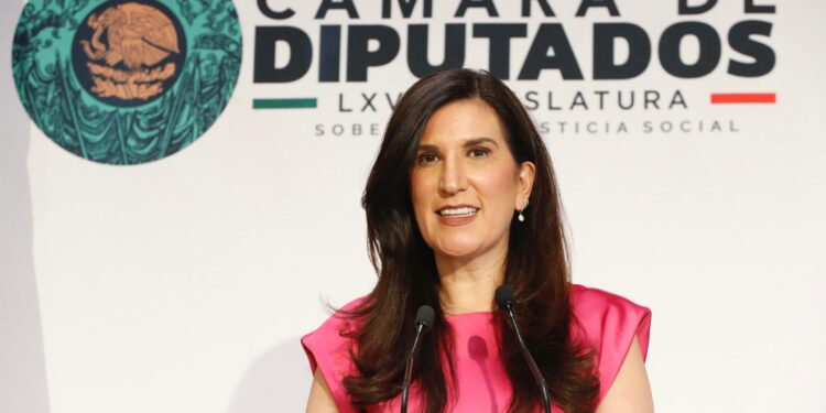 Propondrá Kenia López Rabadán reconocimiento del Congreso mexicano al ciclista Isaac del Toro