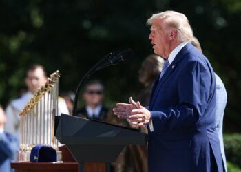 Trump impone aranceles entre el 10 el 12.5 % a más 60 economías