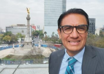 PASE DE ABORDAR/ El visitante incómodo 