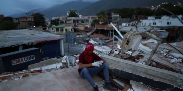 Reducen búsquedas y rescates a 11 días del doble terremoto en Venezuela; labores se centran en la remoción de escombros