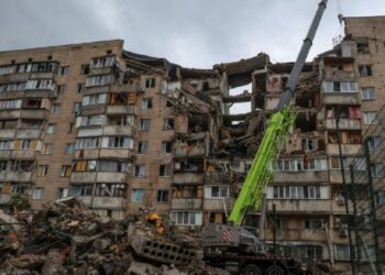 Ataque ruso a Ucrania deja por lo menos 20 muertos en Kyiv y la localidad de Vishneve