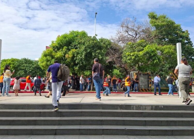 Sheinbaum descarta daños tras sismo de 7.4 en Chiapas; recomienda no acercarse a las playas