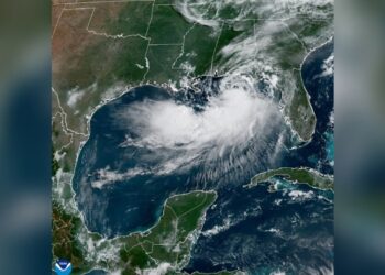 Bertha amenaza al sureste de EU con inundaciones y mareas peligrosamente altas