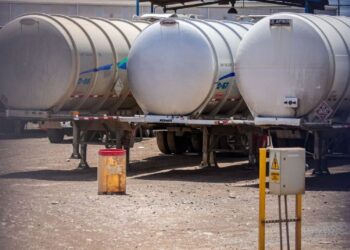 FGR exhibe a empresa de Ernesto Ruffo: importó más de 500% del combustible autorizado