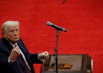 “Le vamos a dar una jodida paliza”: Trump amenaza a Irán tras ataque a base en Jordania