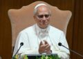 El papa almuerza con pobres y migrantes durante sus vacaciones en Castel Gandolfo