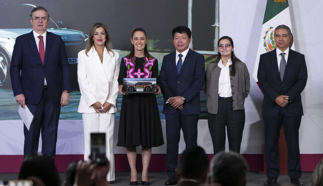 Plan México: Sheinbaum destaca inversión de Kia por 649 mdd para fabricar un vehículo eléctrico
