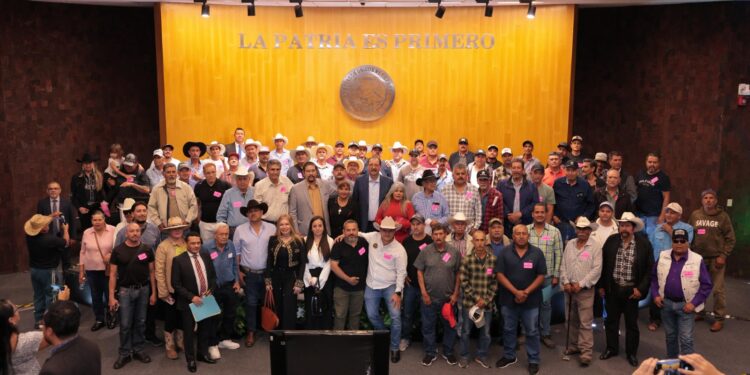 Plantea Reginaldo Sandoval ruta de salida para crisis del agave; acusa corrupción y concentración del mercado