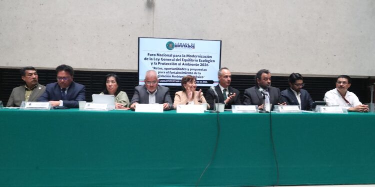 Resaltan en foro necesidad de impulsar propuestas para atender desafíos de la juventud