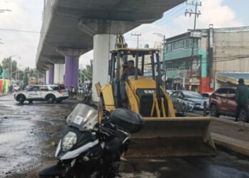 Se forma socavón en Tláhuac tras mega fuga y varias colonias no tienen servicio de agua