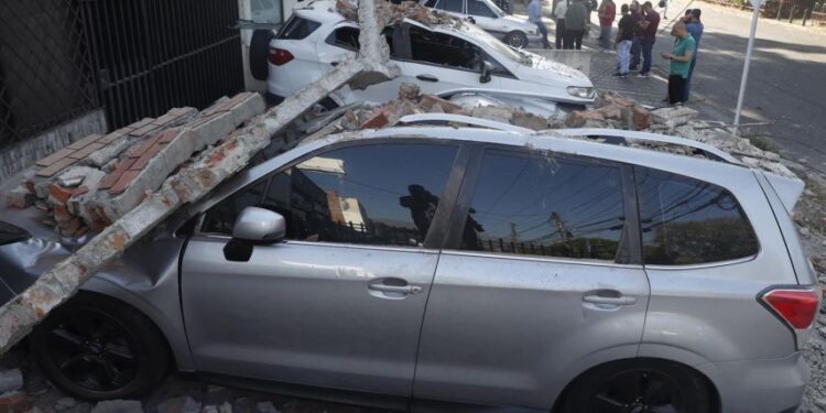Un temblor de magnitud 7.4 sacude Colombia con graves daños materiales en varias ciudades