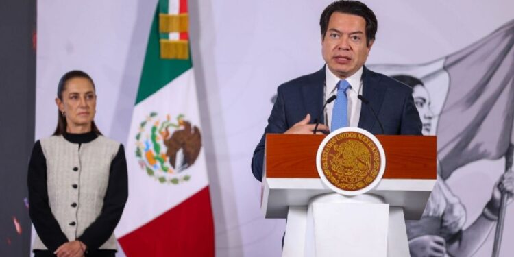 Mario Delgado, bajo la lupa del INE por presunta promoción de Sheinbaum con programas sociales