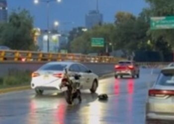 Pasajero de moto por aplicación muere en la Condesa tras caer debido a choque y ser arrollado por unidad de carga