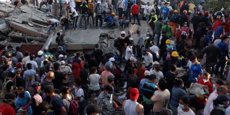 Van 132 muertos en Colombia tras devastador terremoto de magnitud 7.4