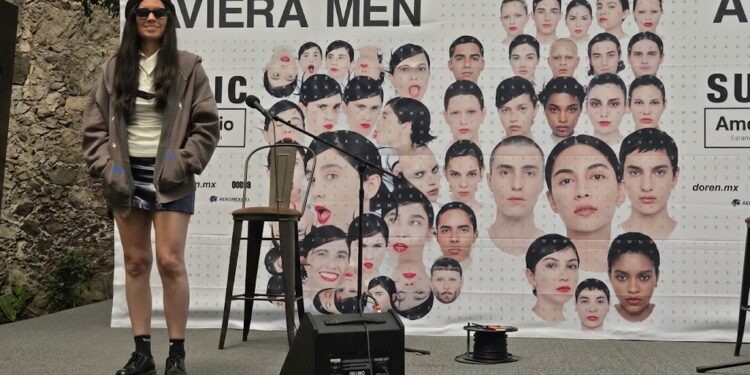 Javiera Mena revive Esquemas Juveniles a 20 años de su lanzamiento