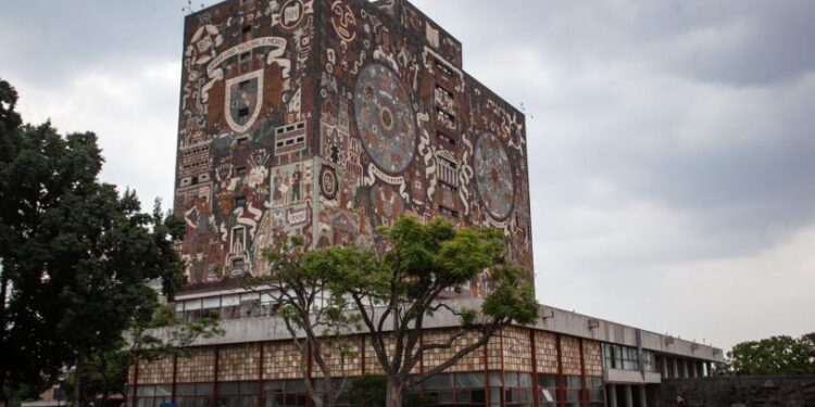 Sheinbaum pide a la UNAM ampliar espacios para estudiantes