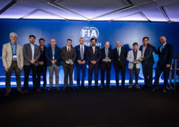 Una transición eléctrica, un planificador de rutas con información sobre riesgos en la carretera y una guía para una conducción más segura: se anuncian los campeones de la Región IV del Desafío de Innovación de la FIA 2026