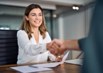 Del diploma a la evidencia: así cambia la contratación de talento joven