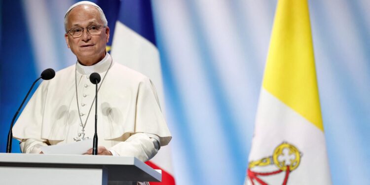 “Cuidado con la ilusión del rearme”, el papa León XIV advierte a Europa